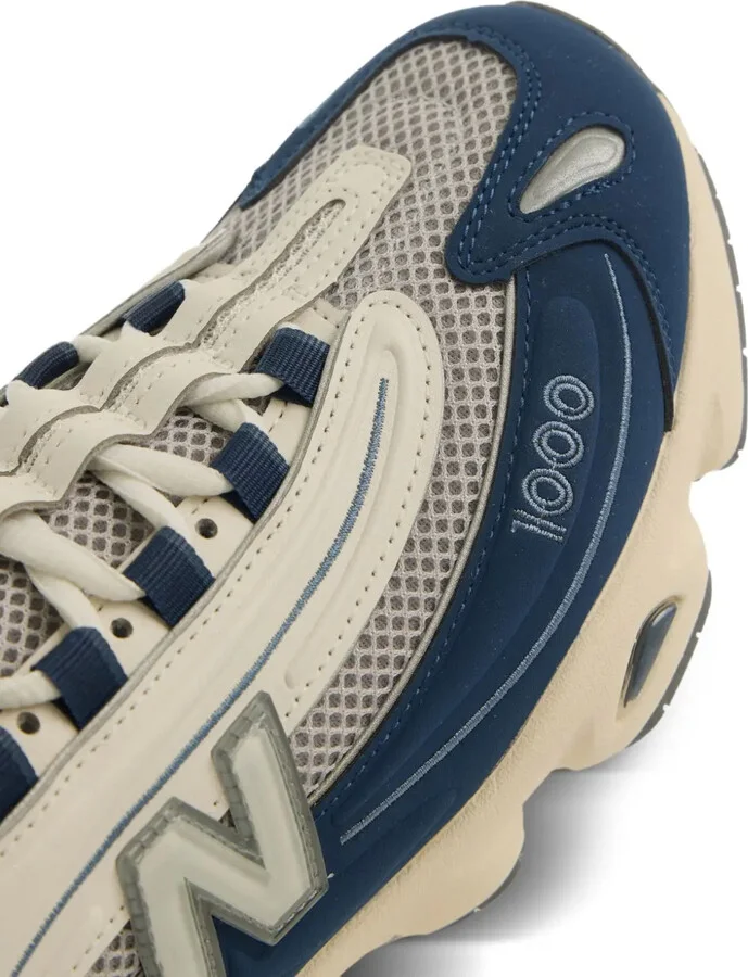 1000 Sneakers - Image 4