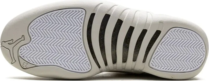 12 Retro sneakers - Image 4