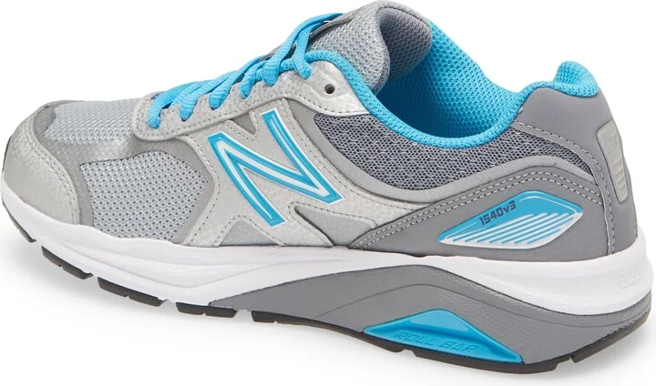 1540v3 Running Shoe - Image 10