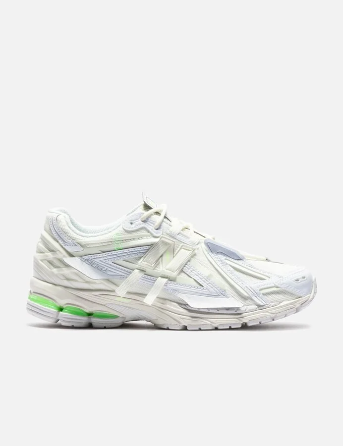 White > 白色 > 화이트 > ホワイト