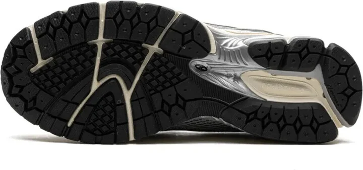 1906L "Silver" sneakers - Image 4