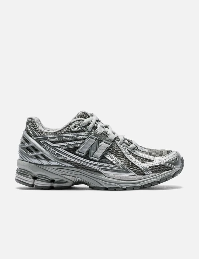 Grey > 灰色 > 그레이 > グレー