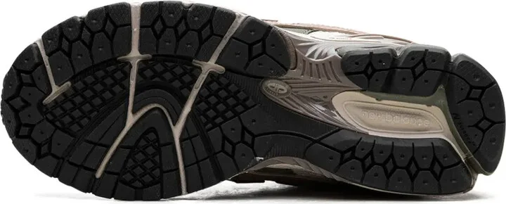 1906U"Linen/Dark Olivine/Flat Taupe" sneakers - Image 4