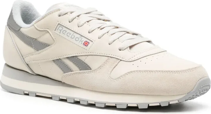 1983 Vintage lace-up sneakers - Image 2