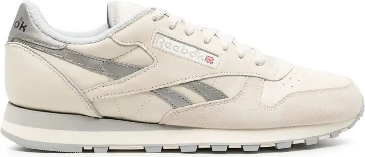 1983 Vintage lace-up sneakers