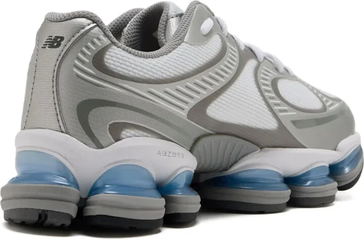 2000 Sneakers - Image 4