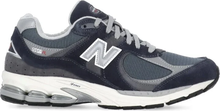 2002 R Sneakers