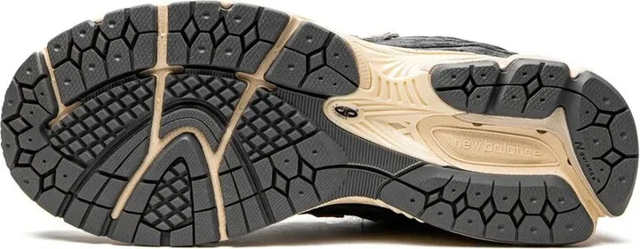 2002R low-top sneakers - Image 4