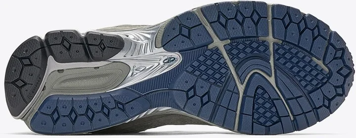 2002R Low-Top Sneakers in Castlerock with Natural Indigo - Image 3