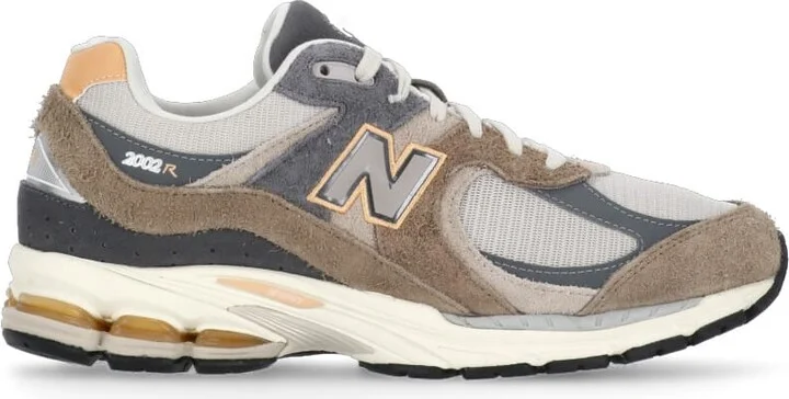 2002r Sneakers