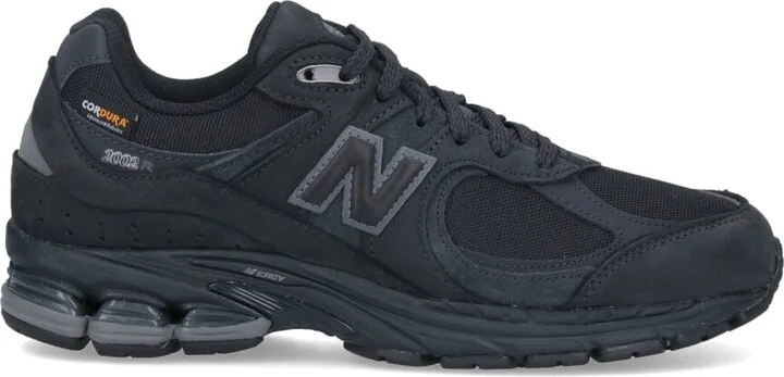 2002r Sneakers