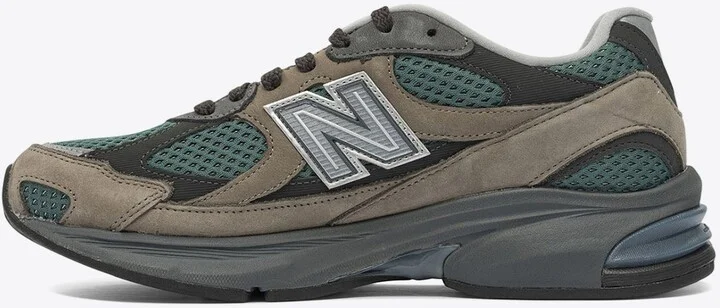 2010 Low-Top Running Sneakers - Image 2