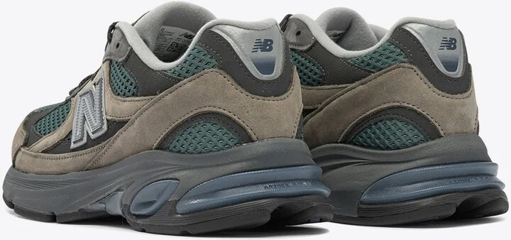 2010 Low-Top Running Sneakers - Image 3