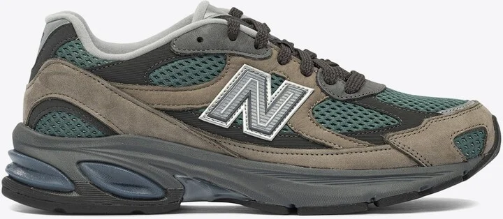 2010 Low-Top Running Sneakers