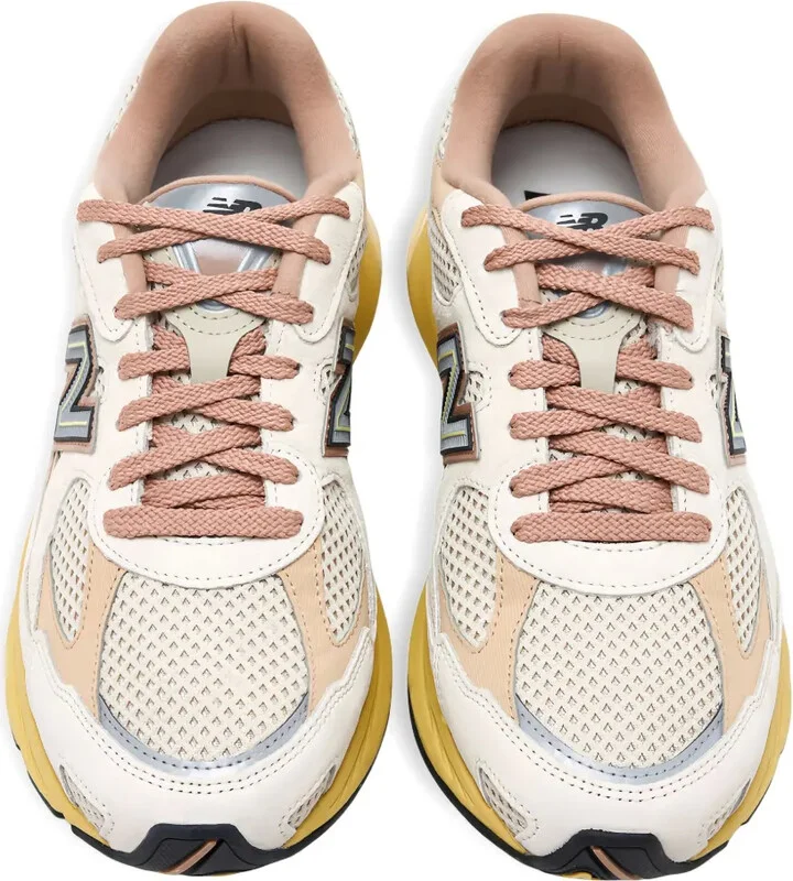 2010 "Rose/Beige" sneakers - Image 2
