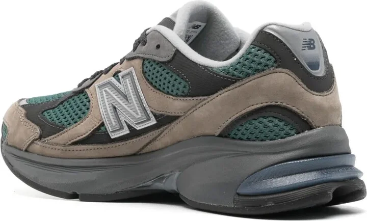 2010 Sneakers - Image 3