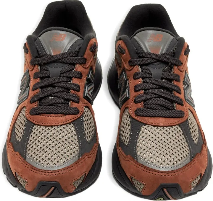 2010 Sneakers - Image 3