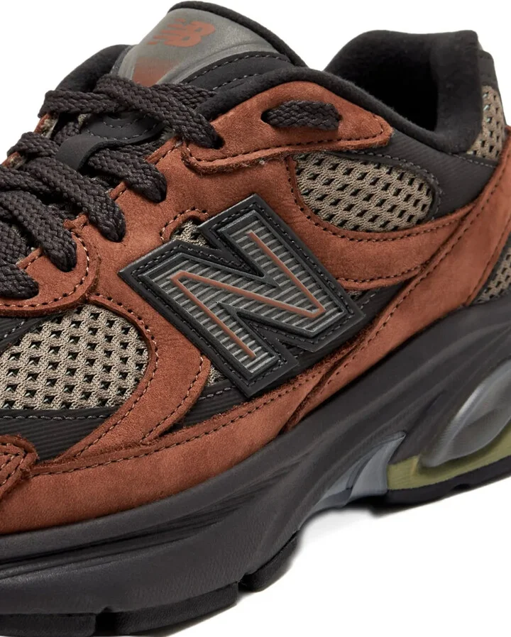2010 Sneakers - Image 4