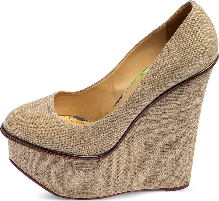 2023 pre-owned Carmen platform wedge pumps