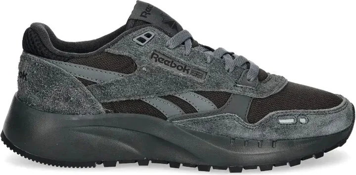2400 Sneakers