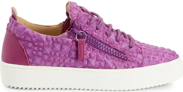 3D detailing low-top trainers