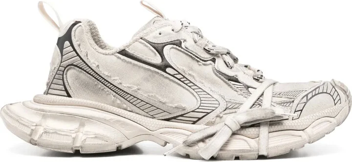 3XL sneakers