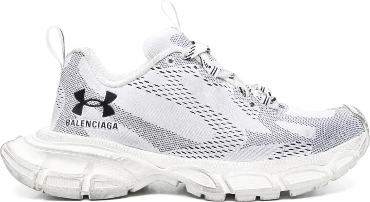 3XL sneakers
