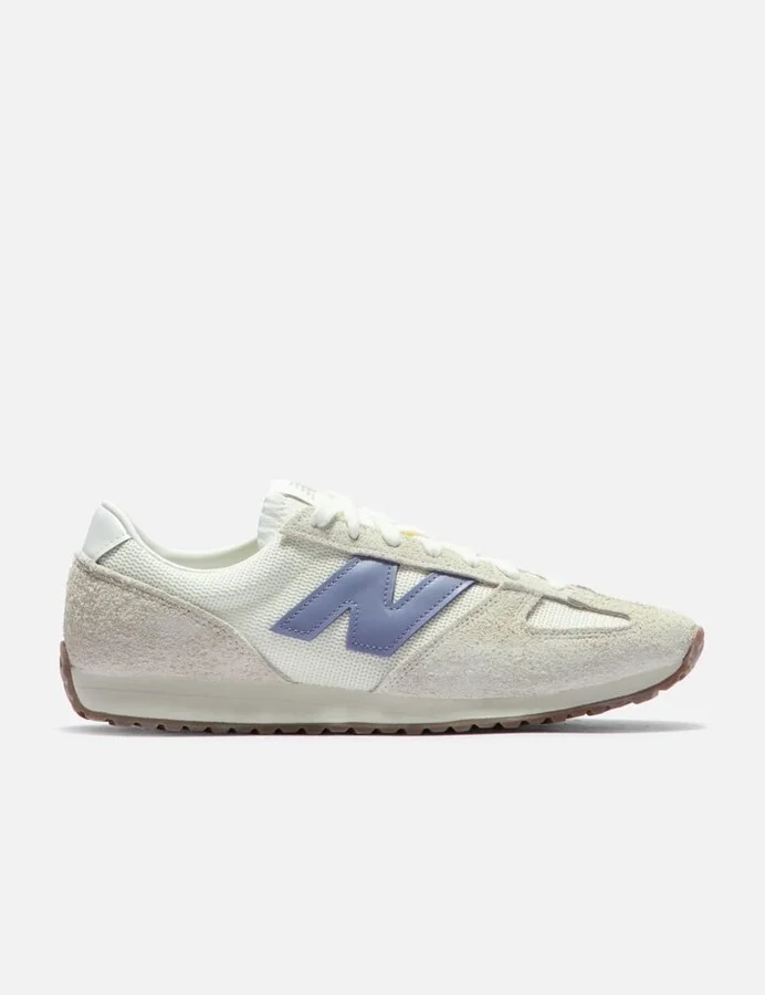 White > 白色 > 화이트 > ホワイト