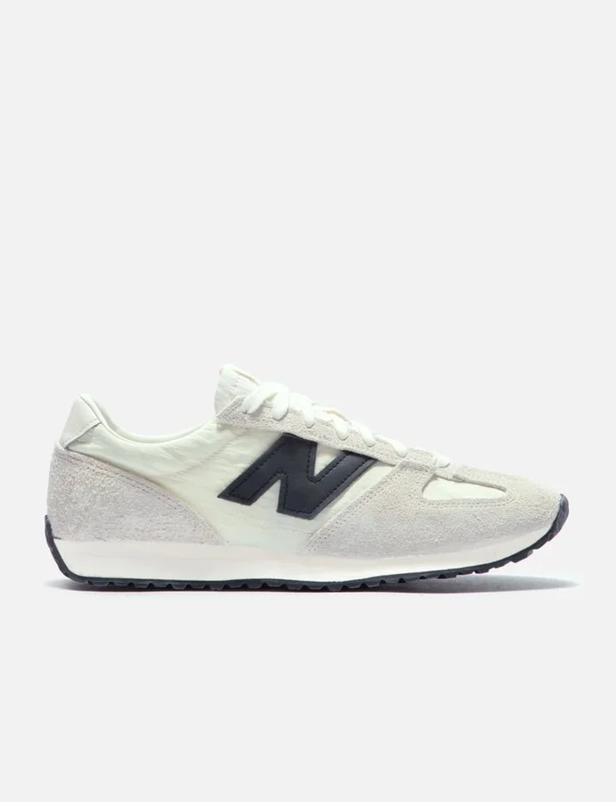 White > 白色 > 화이트 > ホワイト