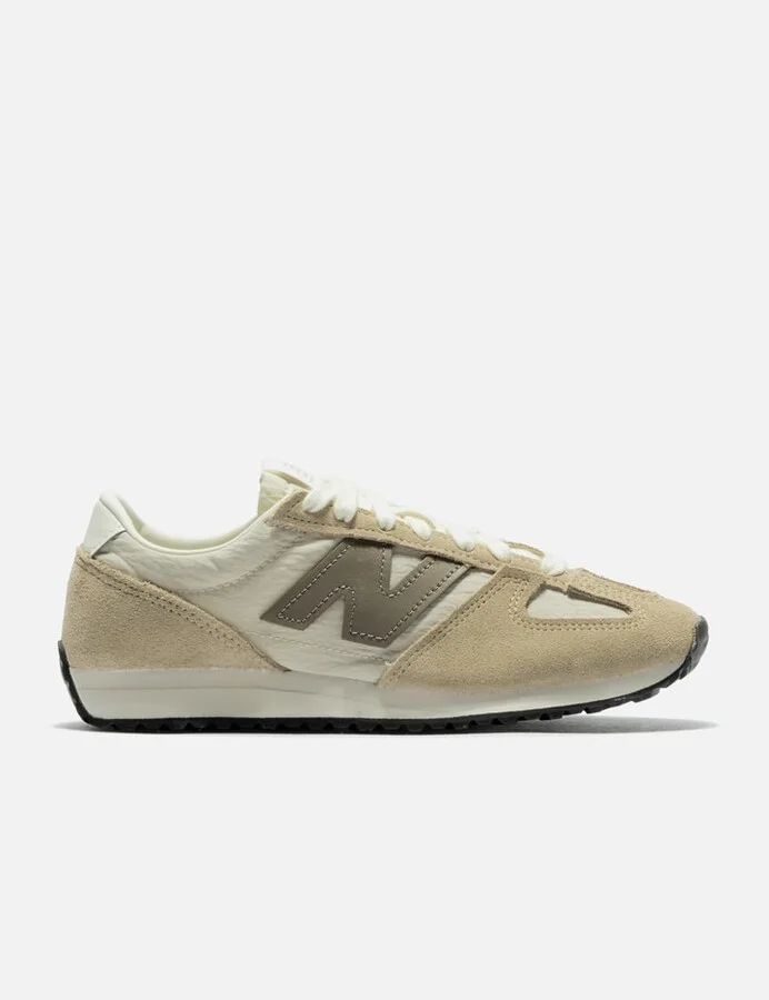 Beige > 米色 > 베이지 > ベージュ