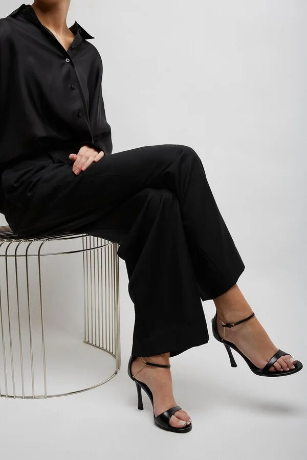 4G 95 liquid black sandals - Image 2