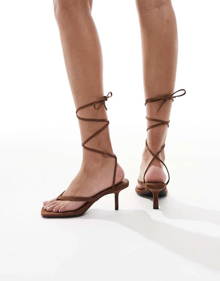 4th & Reckless strappy mid heel thong sandals in faux suede brown - Image 2