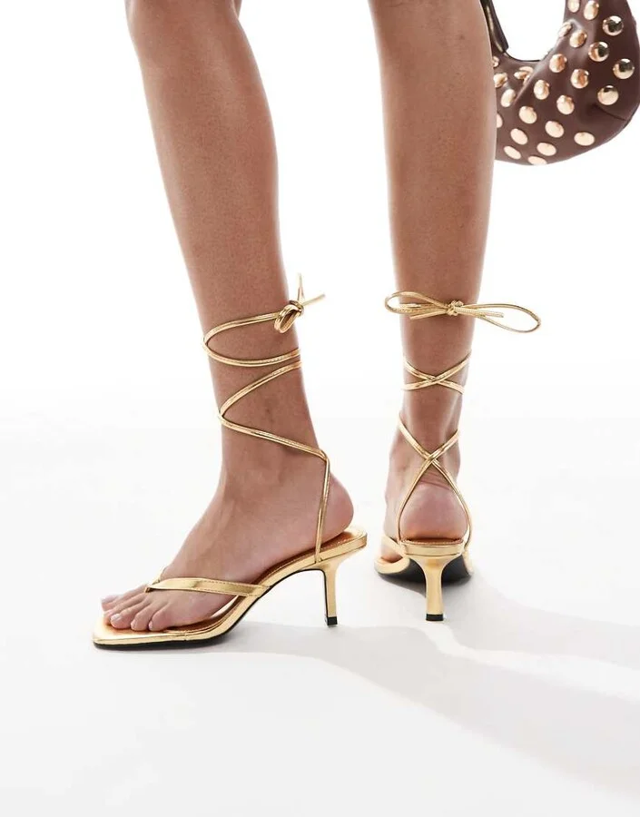 4th & Reckless strappy mid heel thong sandals in metallic gold - Image 2