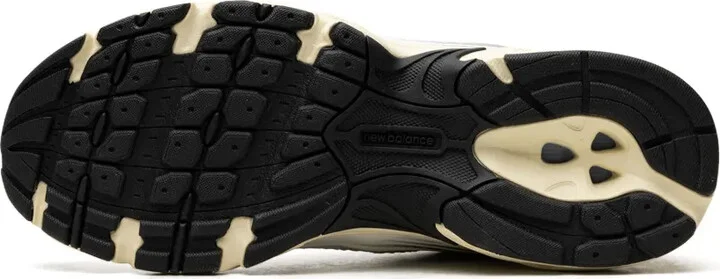 530 Low-Top Sneakers - Image 4