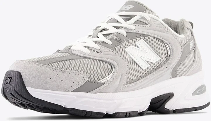 530 Low-Top Sneakers in Raincloud with Shadow Gray and Silver Metallic - Image 2