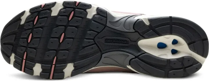 530 "Pink Moon" sneakers - Image 4