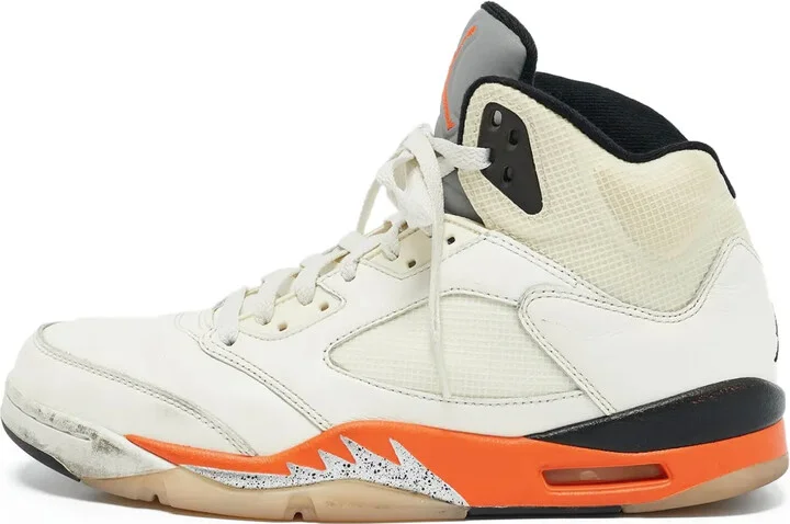 6 Retro low-top sneakers