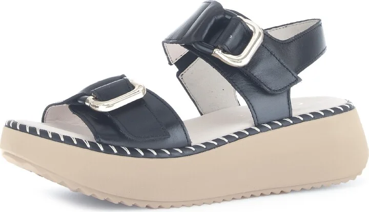 64.590 Platform Wedge Sandal