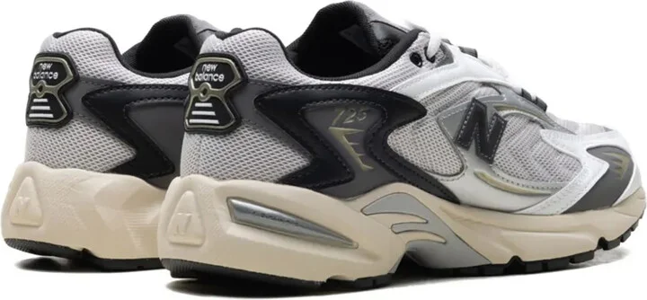 725v1 "Grey Matter Black" sneakers - Image 3
