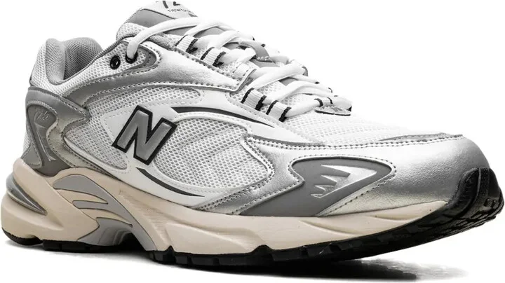 725v1 "Metallic Silver/Slate Grey" sneakers - Image 2