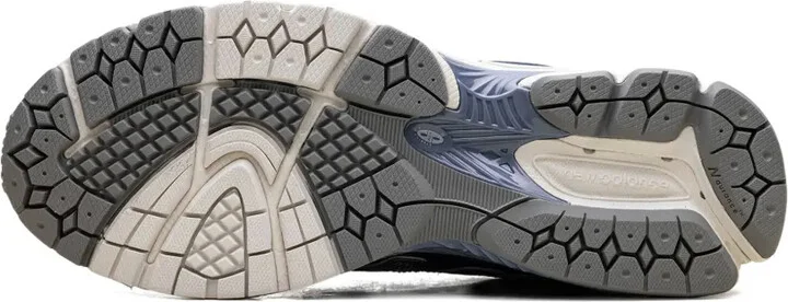 860 V2 "Vintage Indigo" sneakers - Image 4