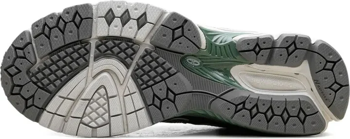 860v2 Sneakers - Image 4