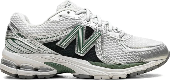 860v2 Sneakers
