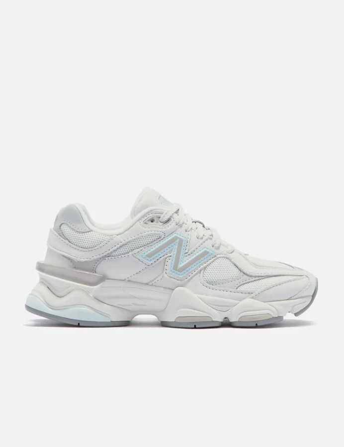 White > 白色 > 화이트 > ホワイト