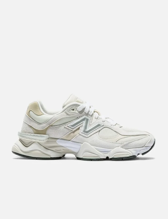 White > 白色 > 화이트 > ホワイト