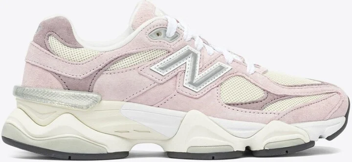 9060 Low-Top Sneakers