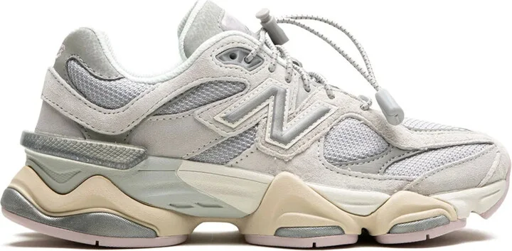 9060 Sneakers