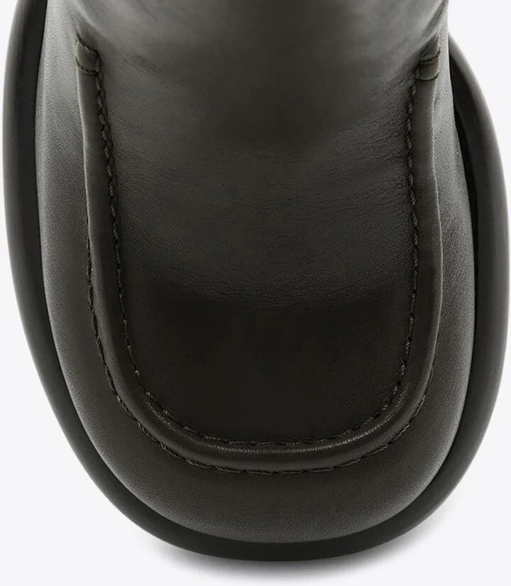 95 Calf Leather Chelsea Boots - Image 2