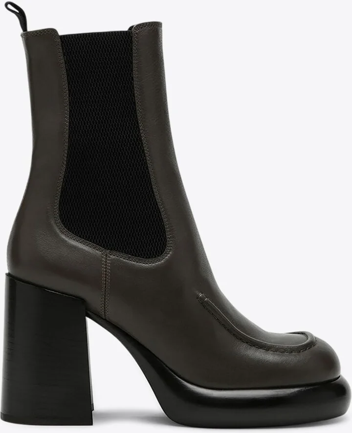 95 Calf Leather Chelsea Boots