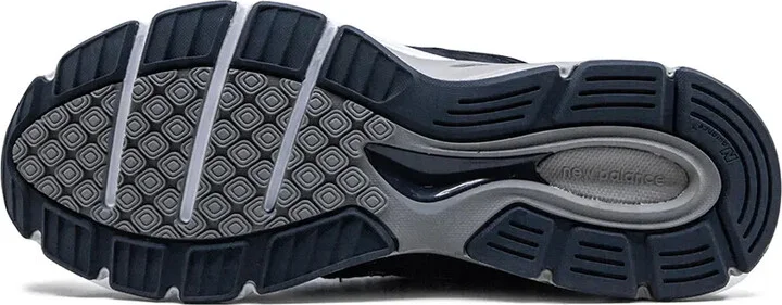 990 Sneakers - Image 4